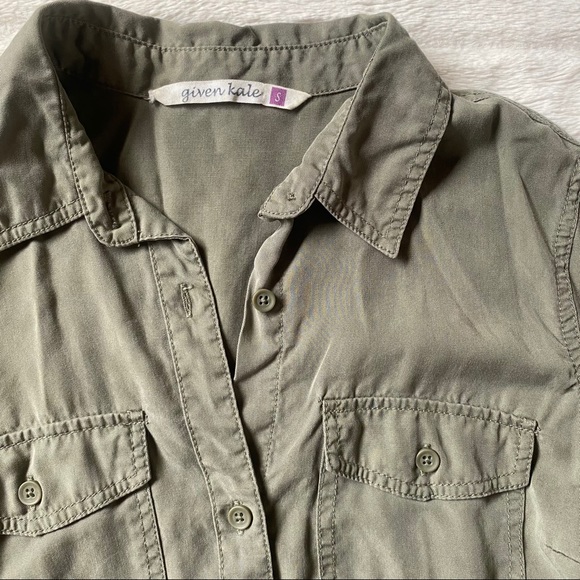 Button up shirt - Picture 2 of 4